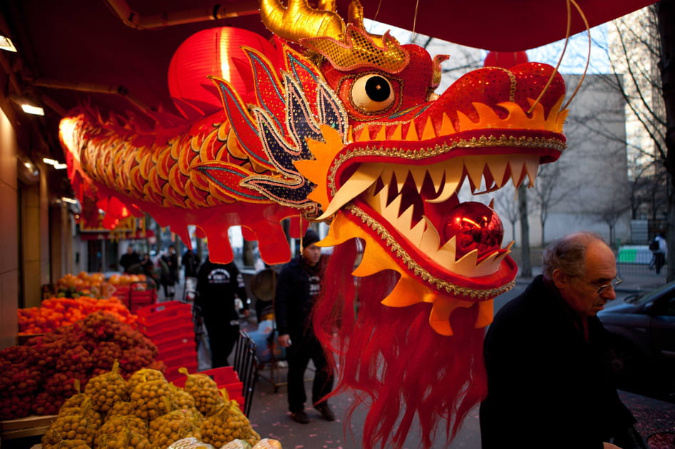 La danse du lion rouge du Nouvel An chinois