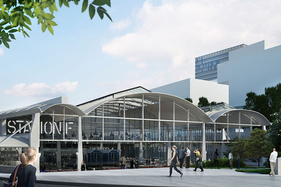 Long comme une Tour Eiffel couch&eacute;e