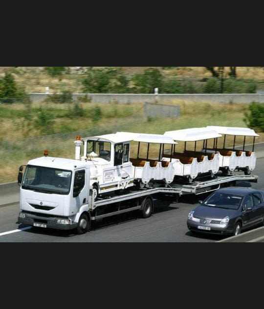 Le train prend l'autoroute
