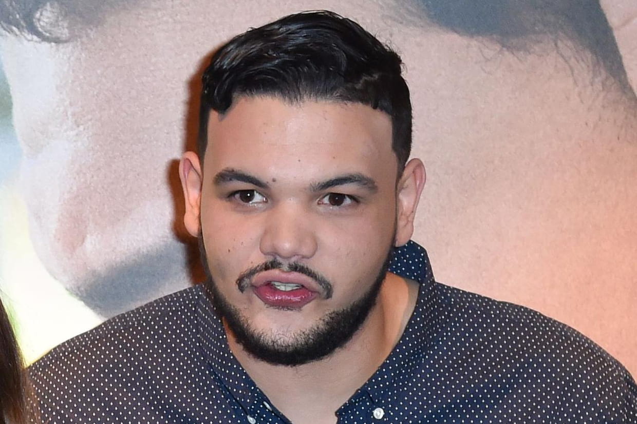 Bassem Braiki lynché par plusieurs individus, le rappeur Sadek revendique l'agression — Vénissieux Bassem Braiki lynché par plusieurs individus, le rappeur Sadek revendique l'agression — Vénissieux