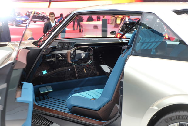 Un intérieur en velours bleu de toute beauté