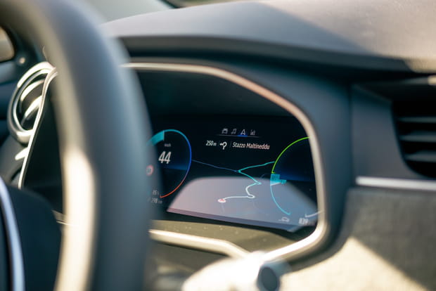 Zoom sur le combiné d'instrumentation digital de cette Zoé