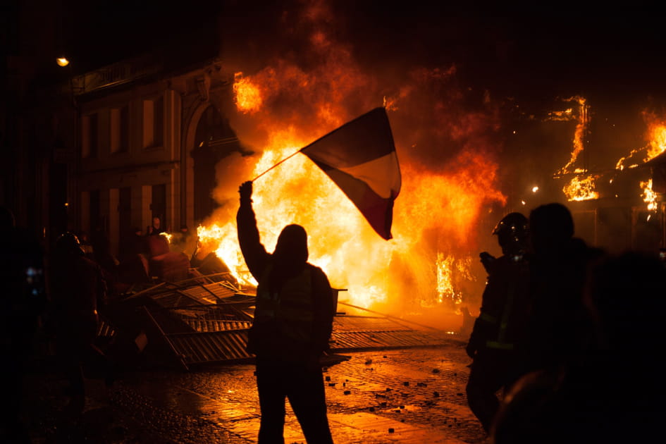 Gilets jaunes&nbsp;: les images choc &agrave; Paris