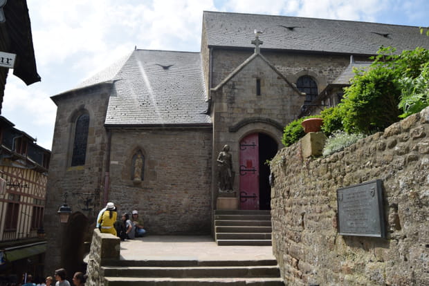 Sur le parvis de l'église Saint-Pierre