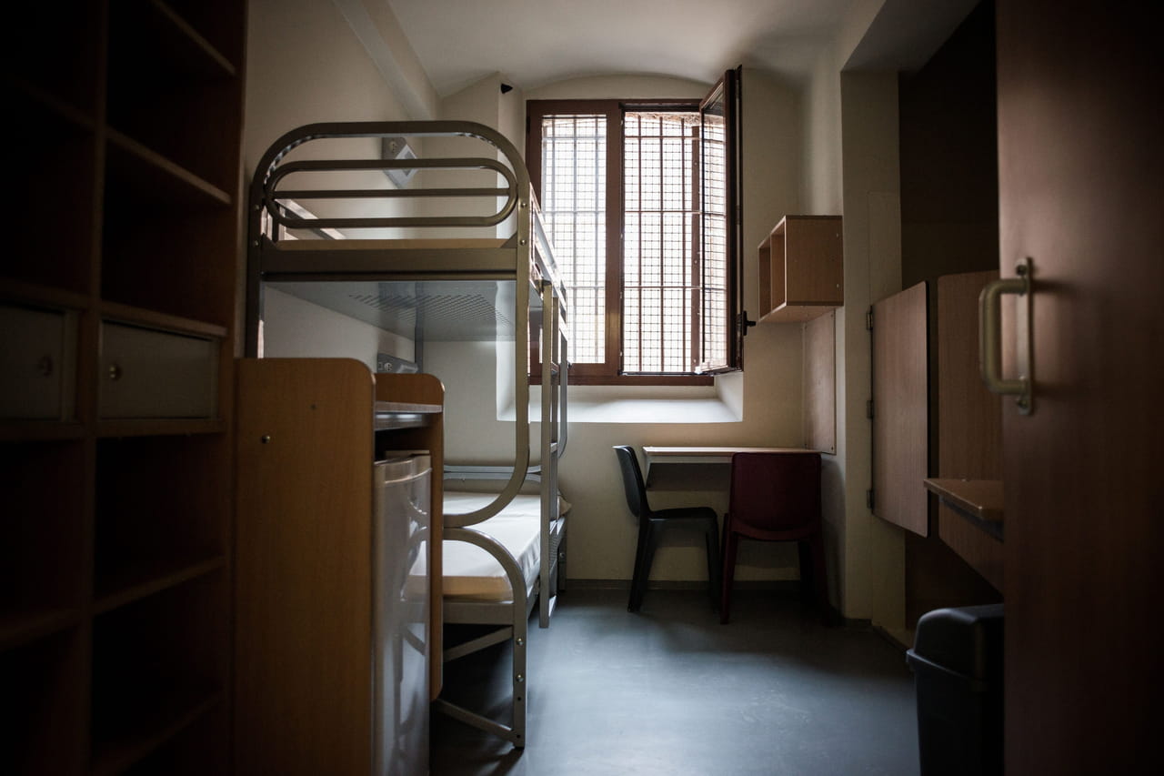 Nicolas Sarkozy en prisonÂ : tÃ©lÃ©, toilettes, douches... Pourquoi sa cellule est plus...