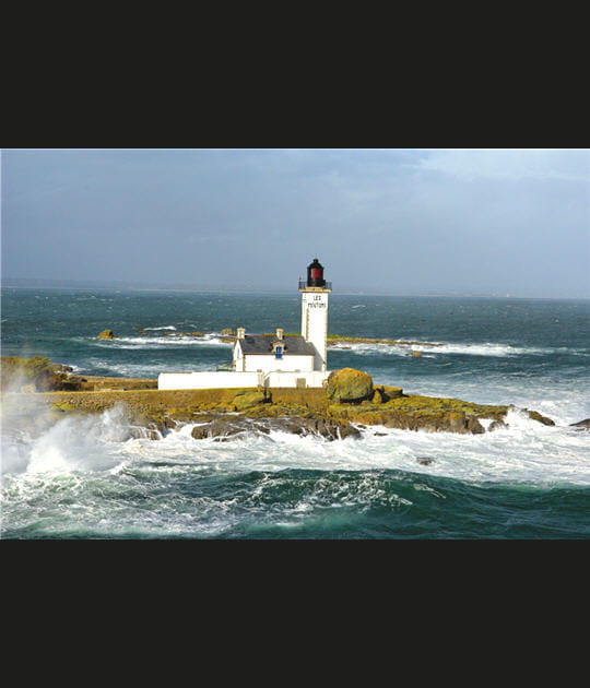 Survol des phares de Bretagne