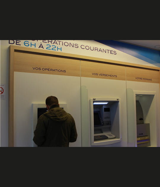 L'espace libre-service bancaire : un incontournable m&ecirc;me pour une boutique bancaire