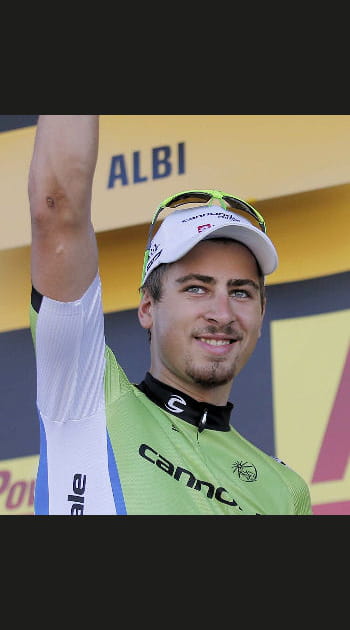 Peter Sagan met la main aux&nbsp;fesses d'une h&ocirc;tesse