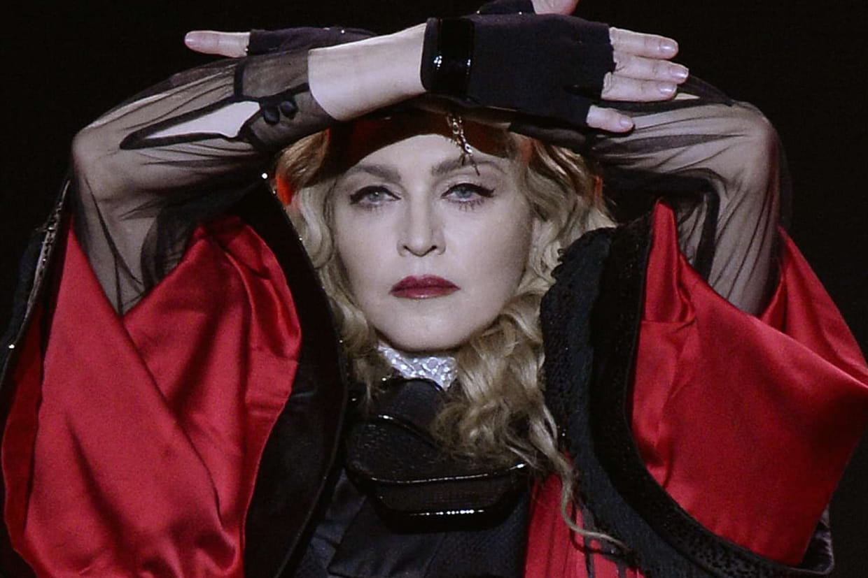 La chanteuse Madonna en concert au Grand Rex de Paris en 2020 La chanteuse Madonna en concert au Grand Rex de Paris en 2020