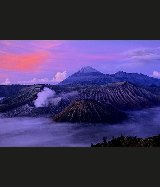 Un lac d'apparence paisible