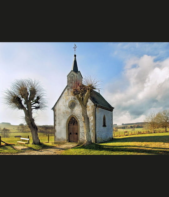 La chapelle au bord des pr&eacute;s