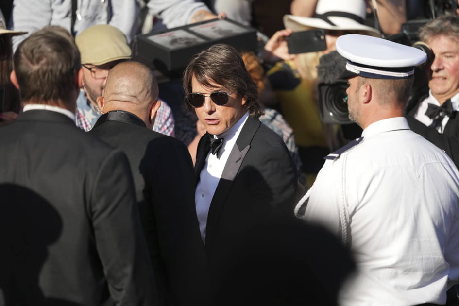 Tom Cruise lors de la mont&eacute;e des marches du Festival de Cannes