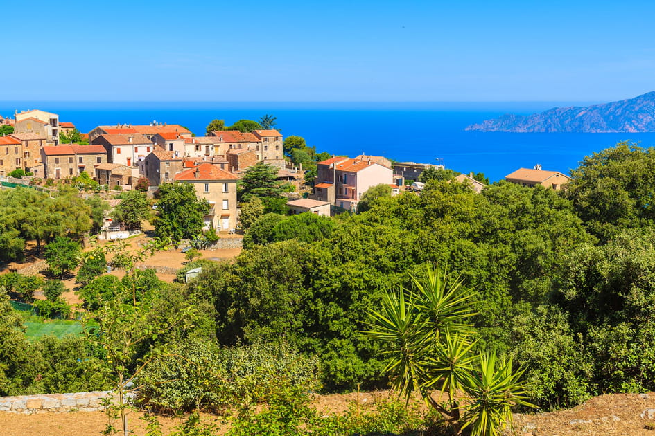 Piana, un village pittoresque au c&oelig;ur des roches rouges