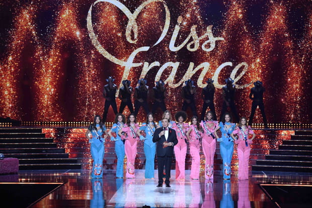 Un tableau bicolore pour le concours Miss France 2025