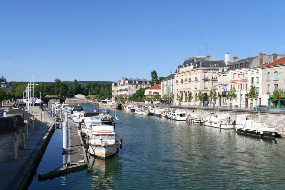 Verdun, rythm&eacute;e par la Meuse