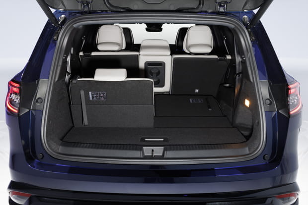 Le nouveau Renault Espace fait-il mieux que le Peugeot 5008 ?