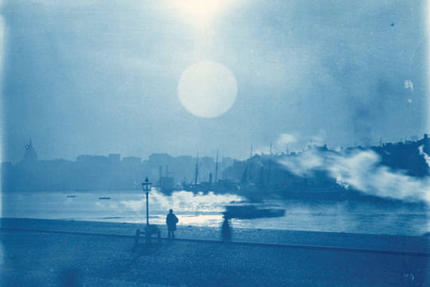 La Terre est bleue, et le soleil ?