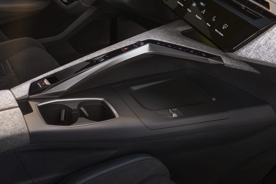 Une large console multi-fonctions