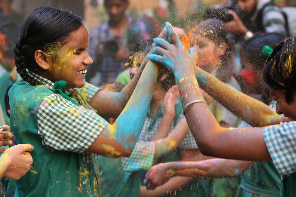Holi dans les &eacute;coles