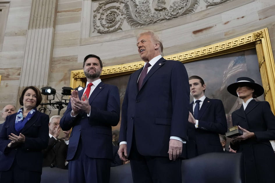 Donald Trump se tient fi&egrave;rement avant son discours