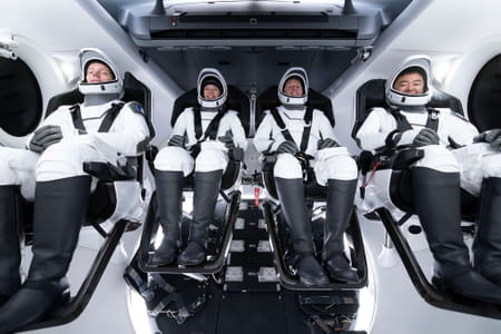 L'équipage de la deuxième mission de longue durée de SpaceX Crew Dragon vers la Station spatiale internationale