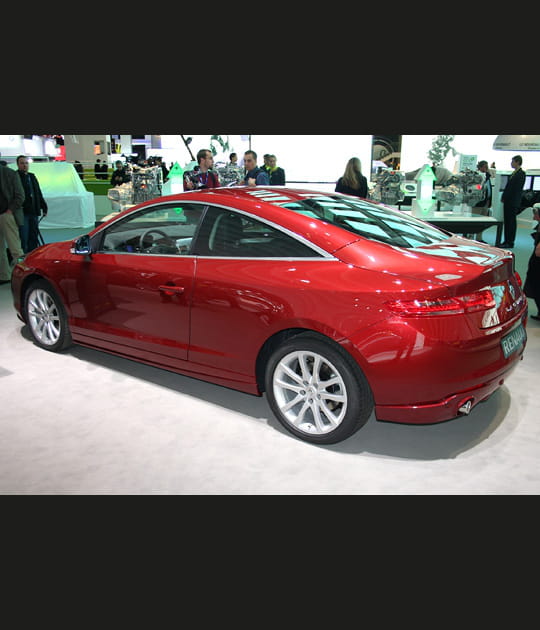 Renault Laguna Coup&eacute;&nbsp;: la sportivit&eacute; ou le luxe&nbsp;?