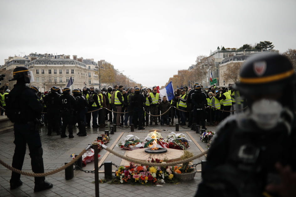 Gilets jaunes&nbsp;: les images choc &agrave; Paris