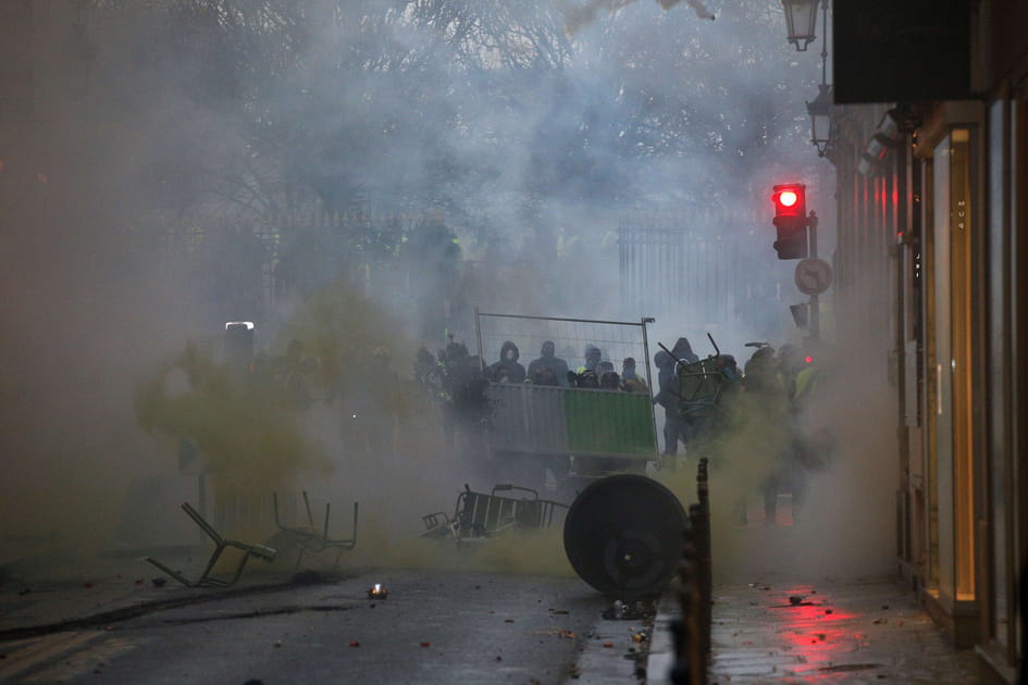 Gilets jaunes&nbsp;: les images choc &agrave; Paris