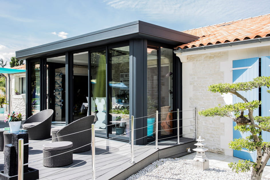 Une v&eacute;randa qui r&eacute;pond &agrave; l'architecture