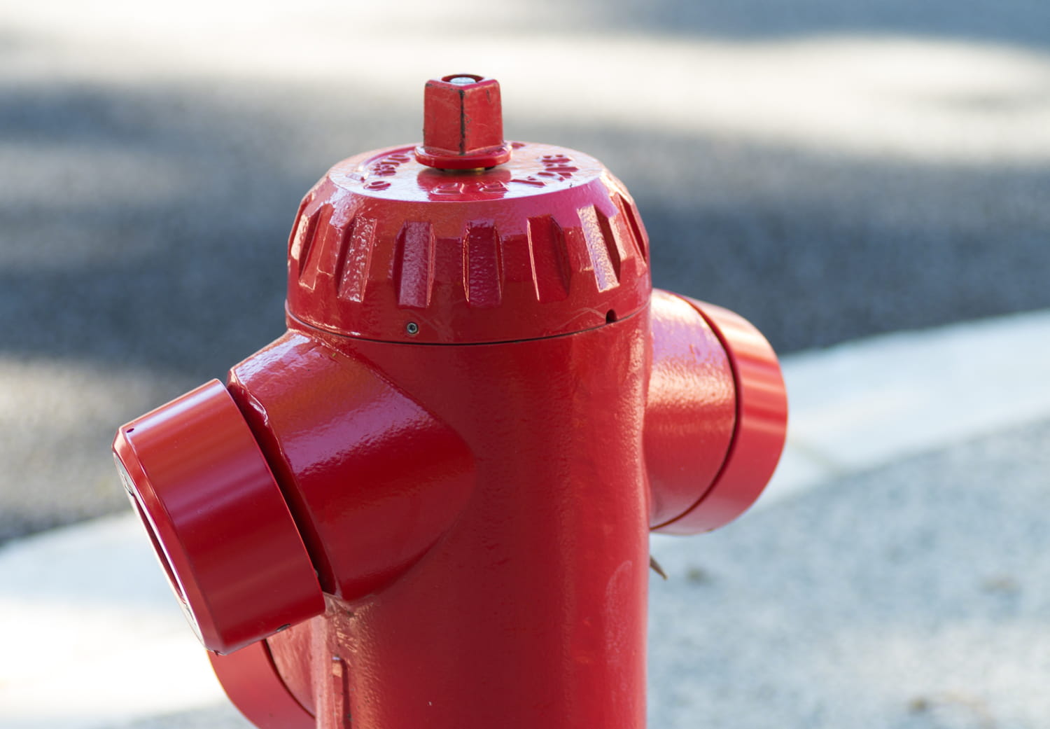 Pourquoi les bornes d'incendie ne sont pas toujours rouges : un secret bien gardé par les pompiers
