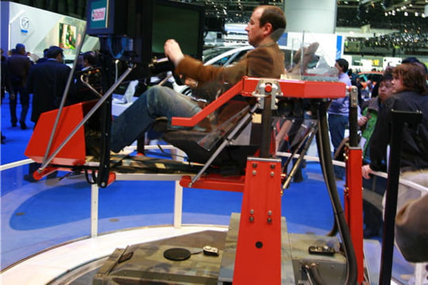 Pilotage virtuel sur le stand de Ford