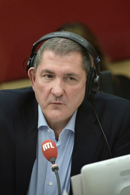 Yves Calvi quitte &quot;C dans l'air&quot; (France 5) et rejoint LCI