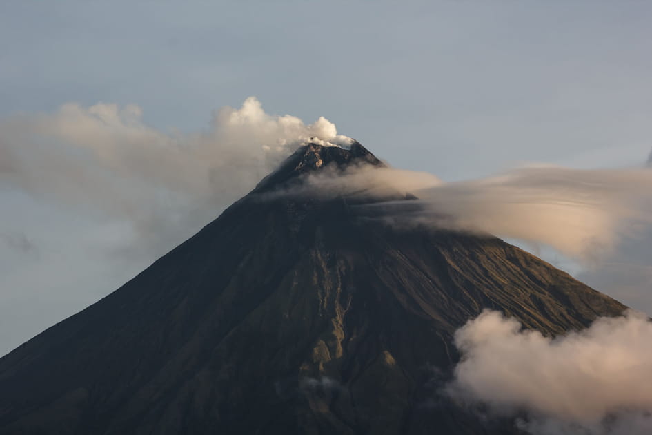 Le volcan Mayon aux Philippines