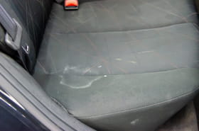 Quelques cuill&egrave;res de cette poudre suffisent, toutes les taches des si&egrave;ges de voiture disparaissent sans frotter