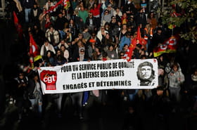 Gr&egrave;ves dans la fonction publique: des dizaines de milliers de manifestants, les profs en t&ecirc;te