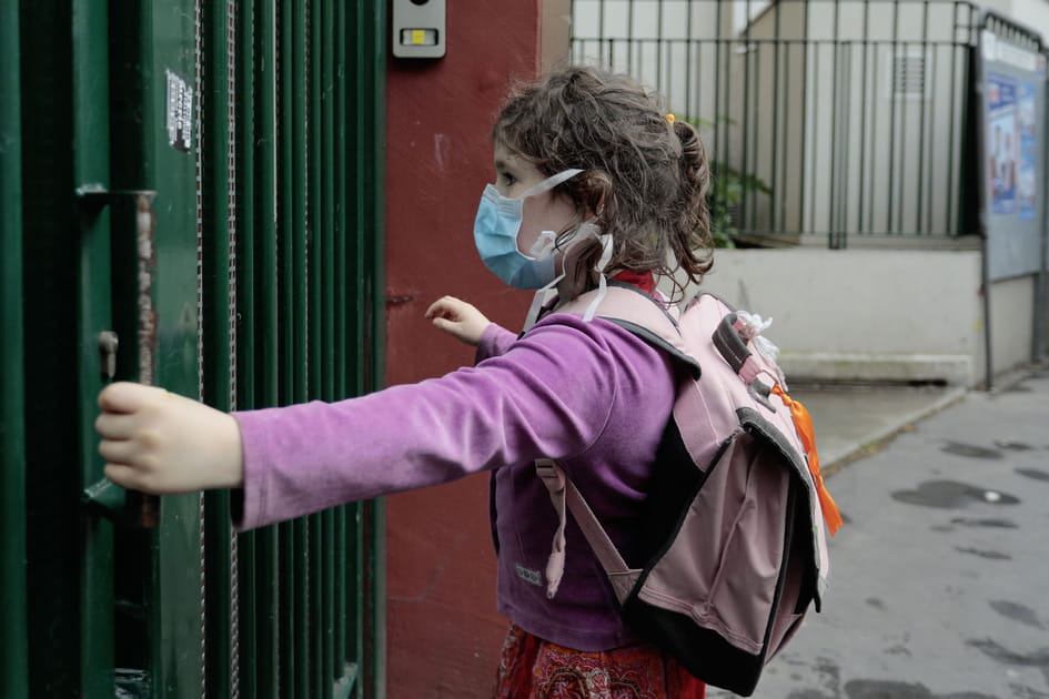Enfants masqu&eacute;s