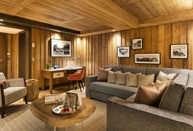 Le vaste salon de la suite deluxe