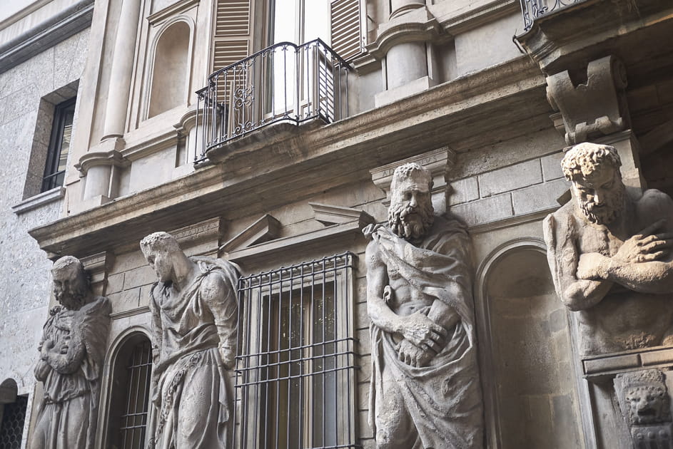 Passer devant la Casa degli Omenoni