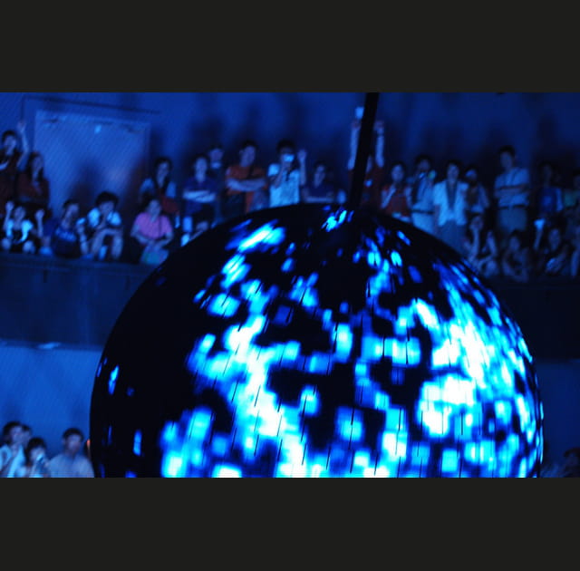 Boule de feu et &eacute;crans LED