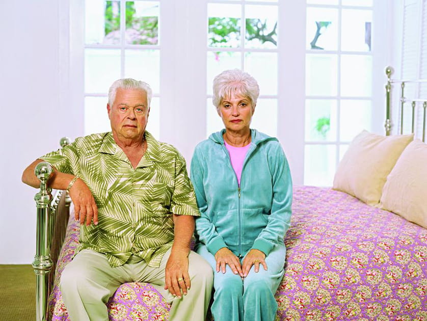 Un couple s&eacute;nior &eacute;panoui