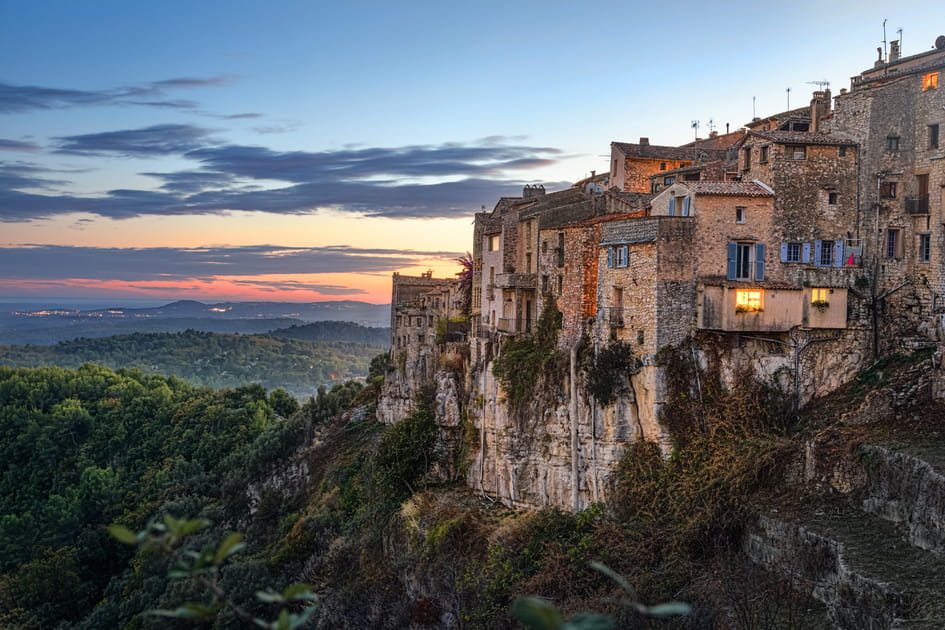Les villages de l'arri&egrave;re-pays ni&ccedil;ois dans la douceur automnale