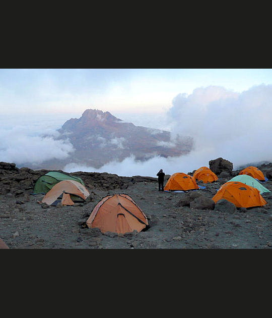 Bivouac sur les pentes rocheuses du &quot;Kili&quot;