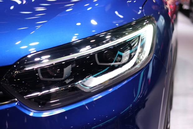 Les feux adoptent la signature visuelle de Renault