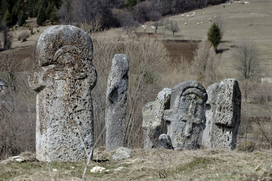 Cimeti&egrave;res de tombes m&eacute;di&eacute;vales stećci