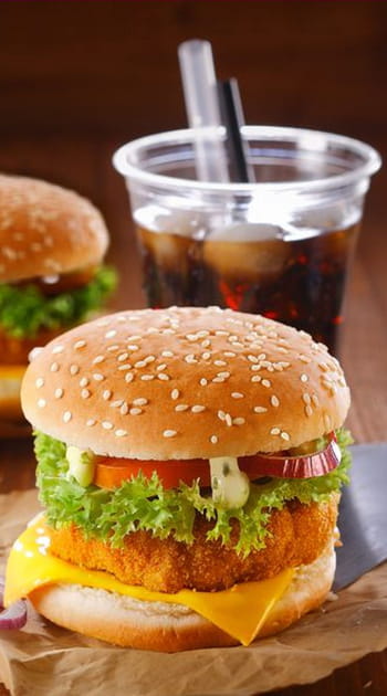 Limiter les hamburger-frites et boissons sucr&eacute;es