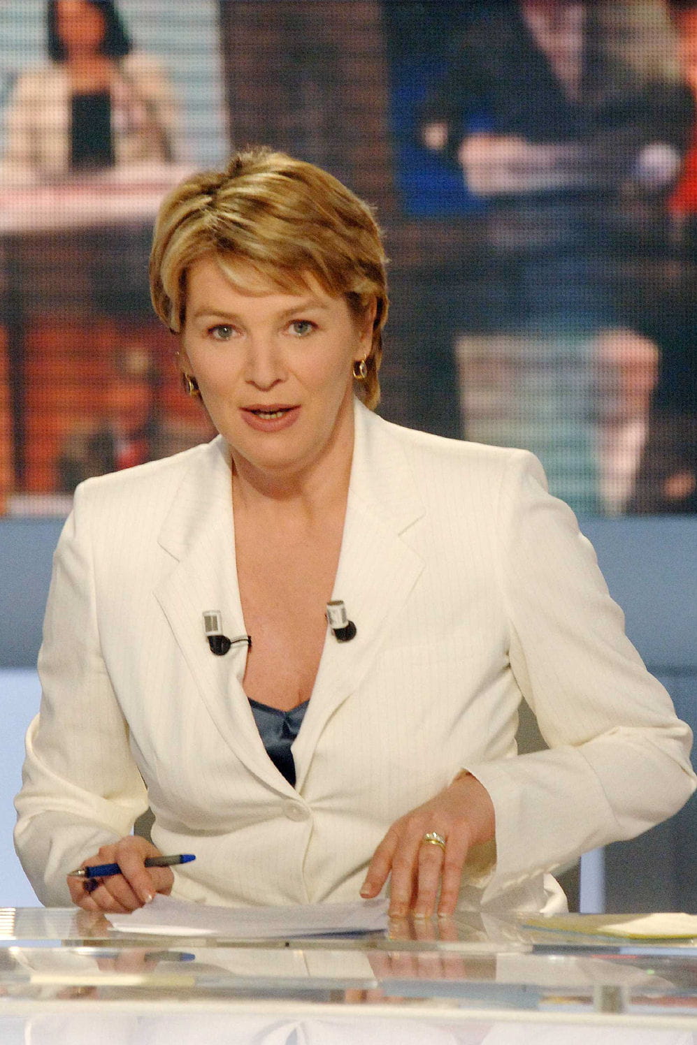 Elise Lucet Cash Investigation Carte Vitale Elise Lucet quitte le JT de France 2 après 11 ans de bons et loyaux