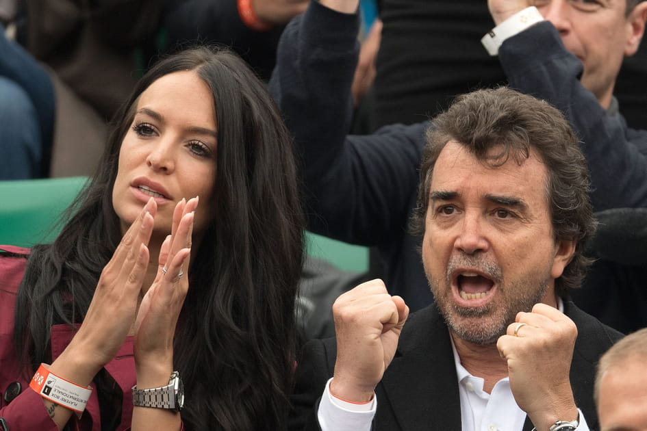Arnaud Lagard&egrave;re et Jade, sa femme