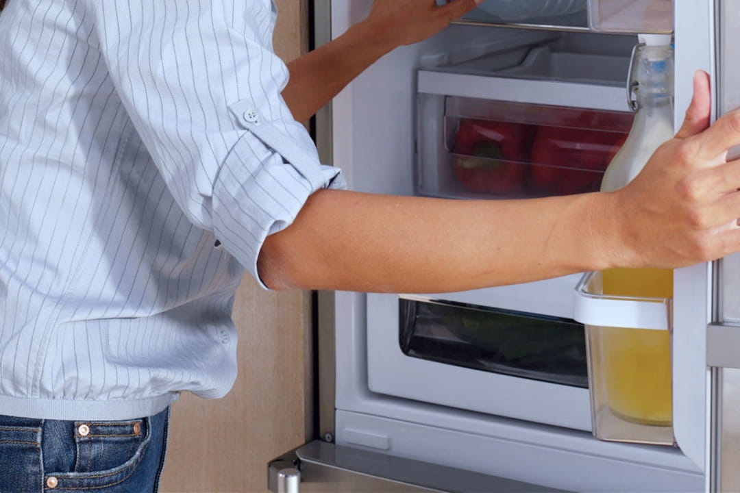 20 erreurs qui font flamber votre facture laisser le frigo ouvert trop longtemps