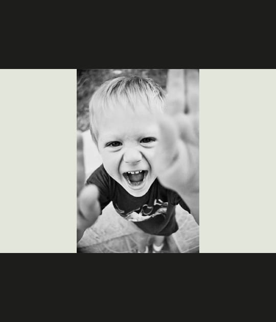 Gar&ccedil;on au grand angle