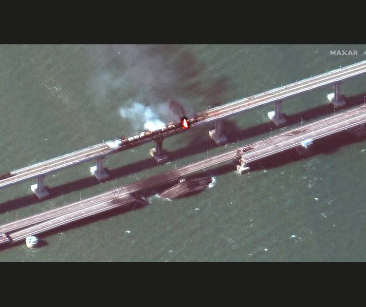 Une partie du pont de Crim&eacute;e effondr&eacute;e
